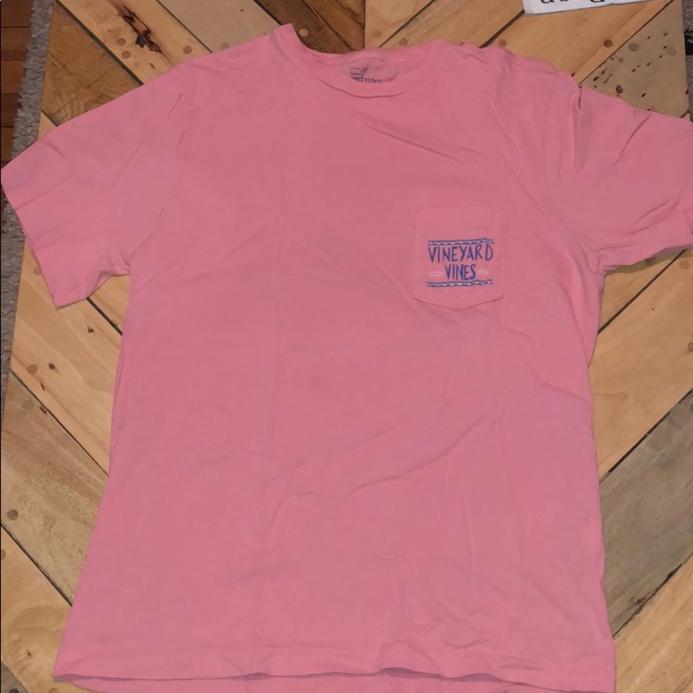 Vineyard vines t shirt with Jeep on the back